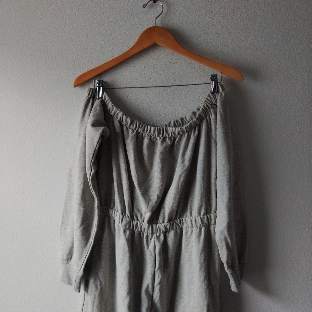PrettyLittleThing Off The Shoulder Jumpsuit - Picture 4 of 7